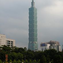 台北１０１も良く見えます。　近いですからね