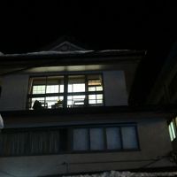 須川神社の目の前にあります