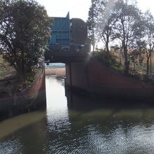 六郷用水側から望みます