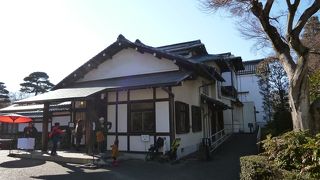 良質の建材をふんだんに使った濃密な空間