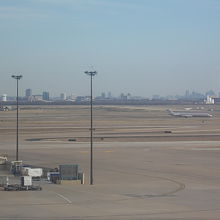 遙か彼方に、市街地も望めます