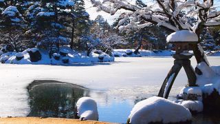 雪の兼六園