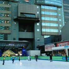 TBS前は、スケートリンクになってるんですね