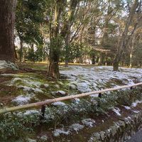少し離れた公園には雪がありました