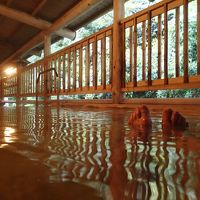 みさき館の露天風呂。山の緑を眺めながらゆったりします。