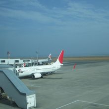 カウンター席からは滑走路が望めます