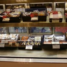 赤レンガなどを意識したお菓子がけっこうあります。