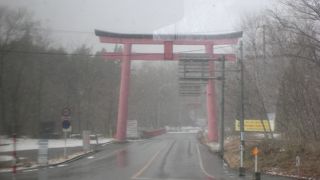 蔵王権現のお山が神々しい湯の郷