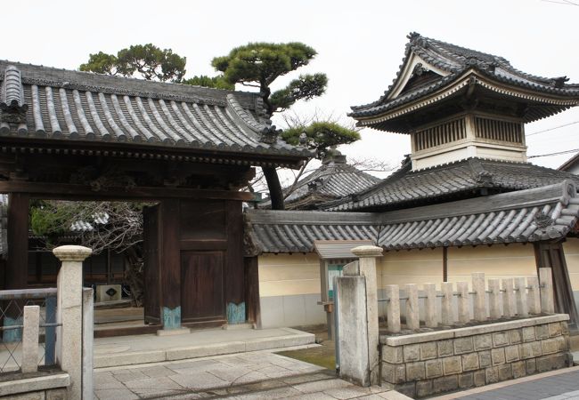 古い町並みにぴったりのお寺