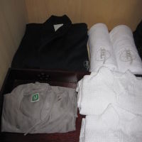 部屋着とナイトウェア、下駄を履けるように足袋ソックスも。