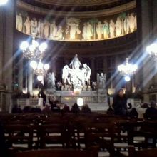 正面にはとっても美しい聖母マリア像