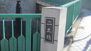 南麻布四丁目と三田二丁目にある橋