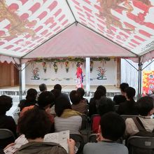 鐘のある広場での催し