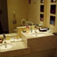 大人と子供の両方の洗面所