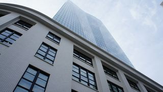 ビルは、高さ200mの高層