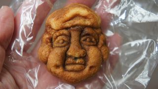人の顔の人形焼きで、表情がとっても面白い