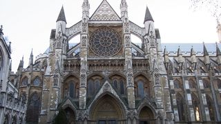 荘厳な寺院です。