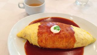 雰囲気の良い洋館にある大正ロマンのお店で意外に安価な洋食を。