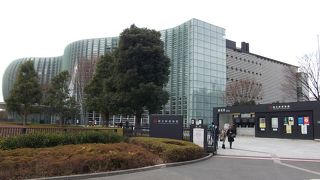 建物の外観から新美術