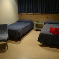 ベットカバーは色あせ、ほつれまくり