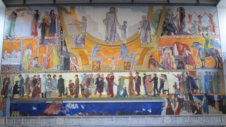 北欧神話のレリーフもお見逃しなく。