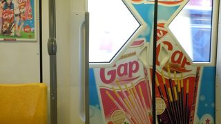 ＢＴＳのスクンビット線とシーロム線の乗換駅。混雑しています。