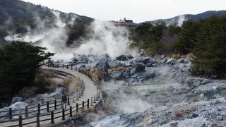 散策ルートは遊歩道があって歩きやすい歴史ある地獄、卵も売ってます