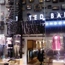 ウインドウはすごく個性的。