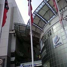 目をひく建物です。