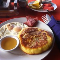 6種類の朝食メニューの中では大のお気に入り、バナナパンケーキ