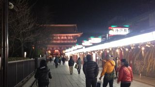 食べ歩きしながら…