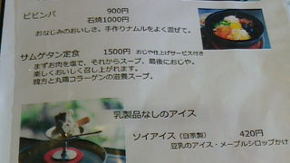 熱くそれなりに美味しいチゲですが，ランチタイムは女性のおしゃべりの場