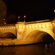 名前は｢新しい橋｣だけど現存するパリ最古の橋