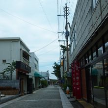 お店もまだ閉まっている時間帯・・・