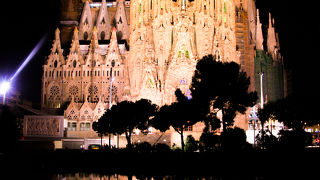 サグラダファミリア全景を眺めるベストスポット