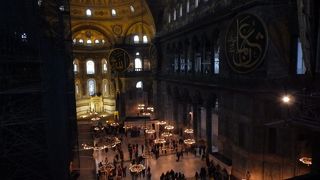 ブルーモスクと並ぶイスタンブール観光のハイライト