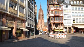 金融センターとしての新市街との対比が面白い