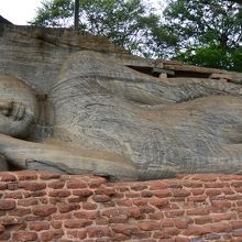 ガル・ヴィハーラの涅槃仏