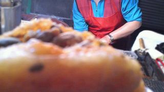 屋台のアツアツホットク