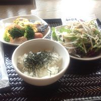 朝食のバイキング