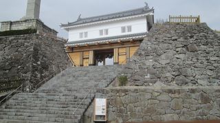 約140年ぶりに復元された「鉄門」