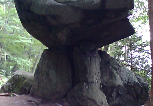 自然にできたものか人力か？