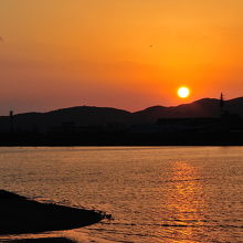 キャンプ場から望む夕陽です