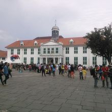 ファタヒラ広場と歴史博物館