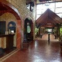 ロビーは開放的だが