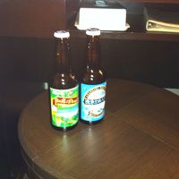 地ビール。2本ともフロントで販売しています。