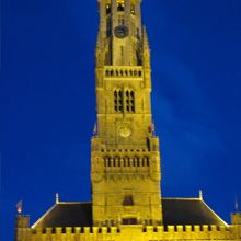 ライトアップされた鐘楼