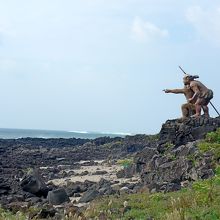こんな像がたっている　勘次伝説がある