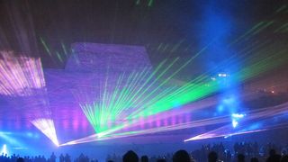 とても寒い中行われる、小さい子どものいる家族連れが楽しめるイベント