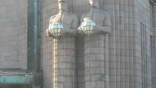 キオスクに日本語を話せる若い現地の女性がいました